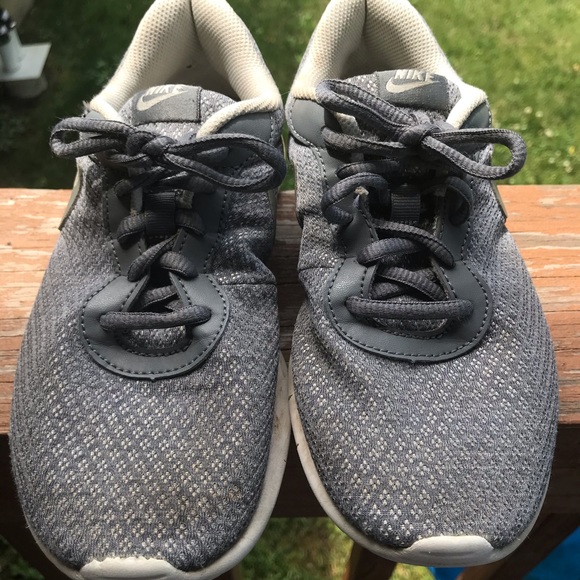 Grey/silver Nike’s - Picture 4 of 7